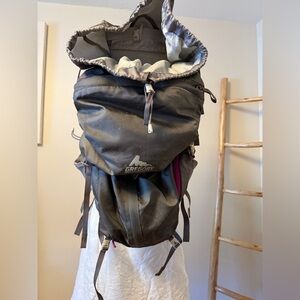 Gregory J 53 Women’s Size XS Ultralight 50 L Hiking Backpack CrossFlo Suspension